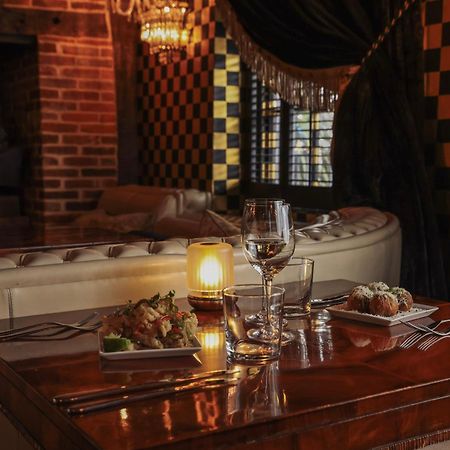 Crazy Bear Beaconsfield Hotel Екстериор снимка