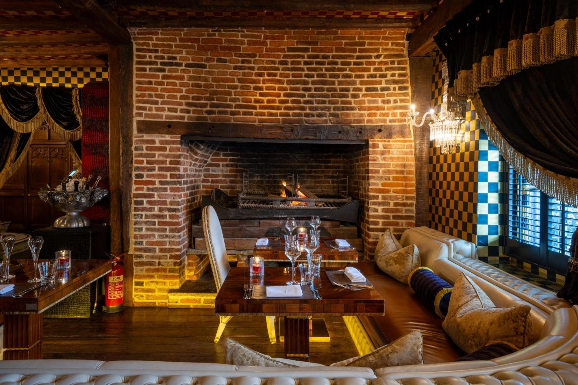 Crazy Bear Beaconsfield Hotel Екстериор снимка The restaurant's interior