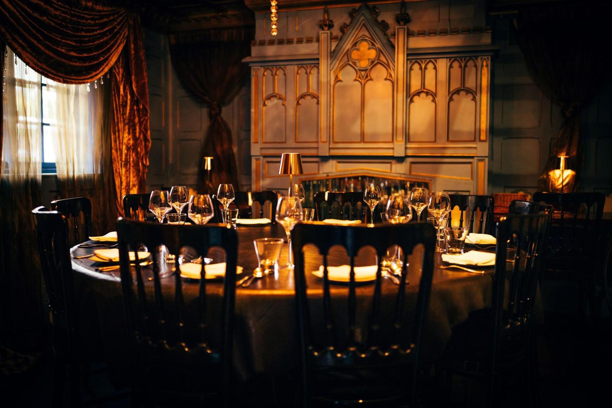 Crazy Bear Beaconsfield Hotel Екстериор снимка The dining room at the restaurant