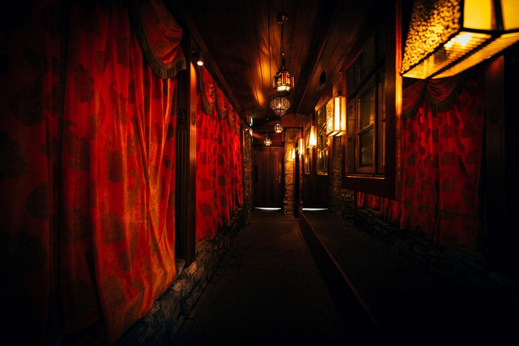 Crazy Bear Beaconsfield Hotel Екстериор снимка The interior of a traditional Japanese bathhouse
