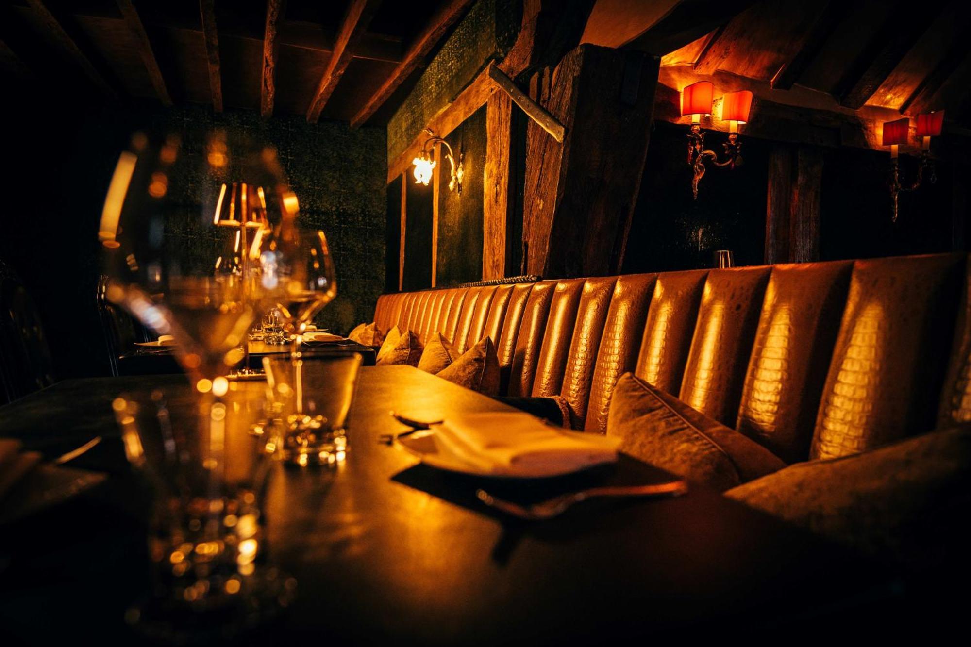 Crazy Bear Beaconsfield Hotel Екстериор снимка The interior of the restaurant