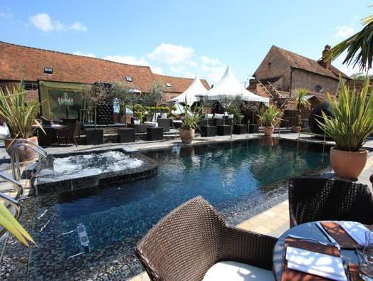 Crazy Bear Beaconsfield Hotel Екстериор снимка The pool at The Old Mill