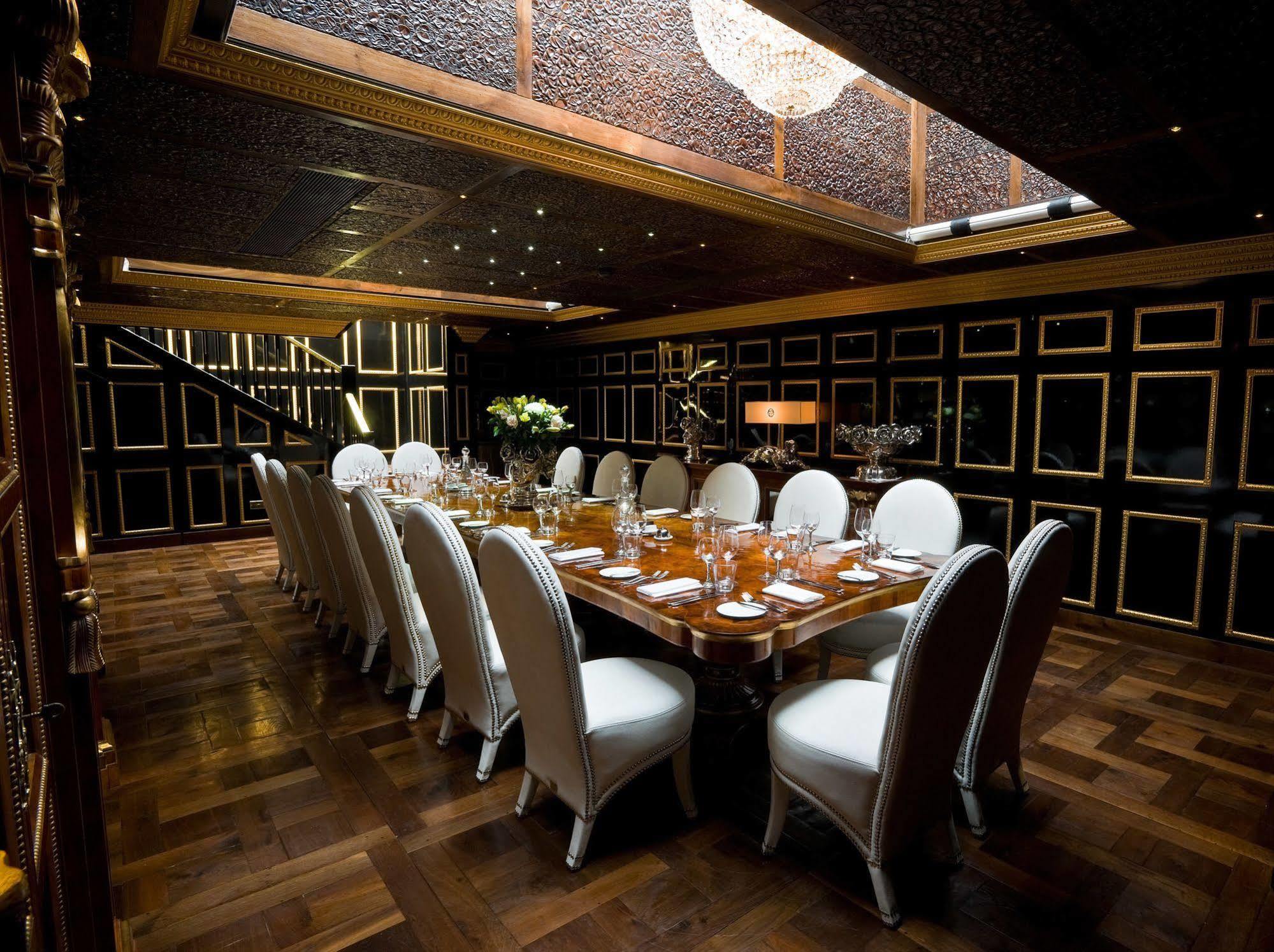Crazy Bear Beaconsfield Hotel Екстериор снимка The interior of the restaurant
